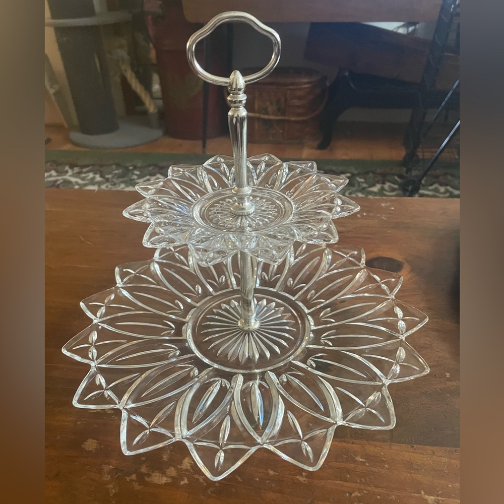 Mid Century Vintage Federal Petal Glass Sparkling Two Tiered Serving Dish Handle